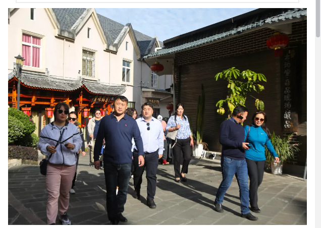 蒙古第八批高中級(jí)領(lǐng)導(dǎo)干部考察團(tuán)蒞臨高黎貢文化創(chuàng)意產(chǎn)業(yè)園區(qū)參觀(guān)考察