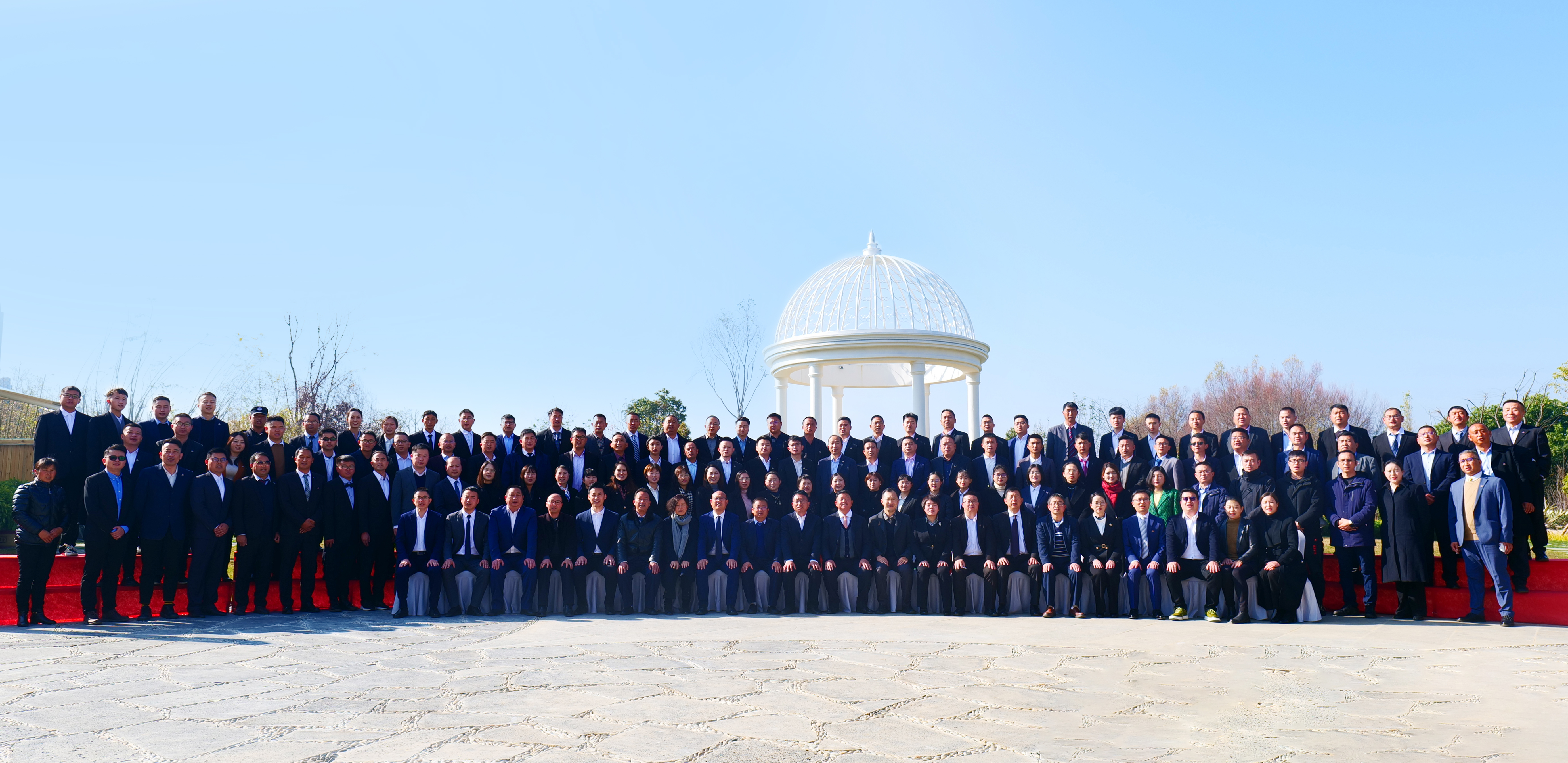 鼓蕩激情揚征棹 一路輕舟乘東風