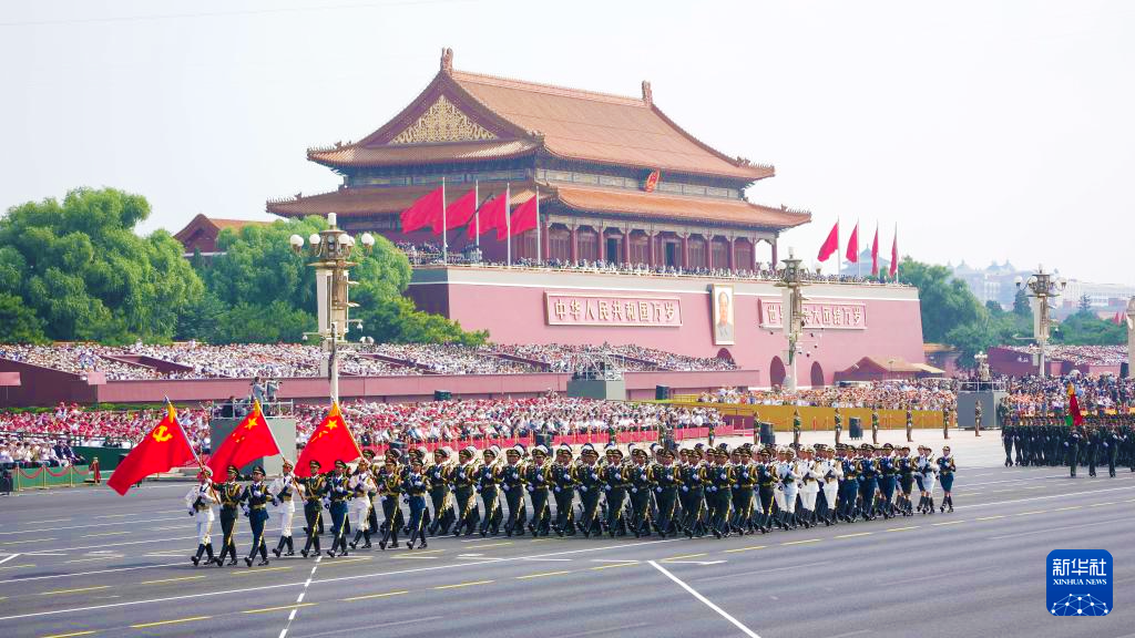 銘記榮光，凝聚力量丨恒益集團組織集中收看抗戰(zhàn)勝利80周年閱兵盛況